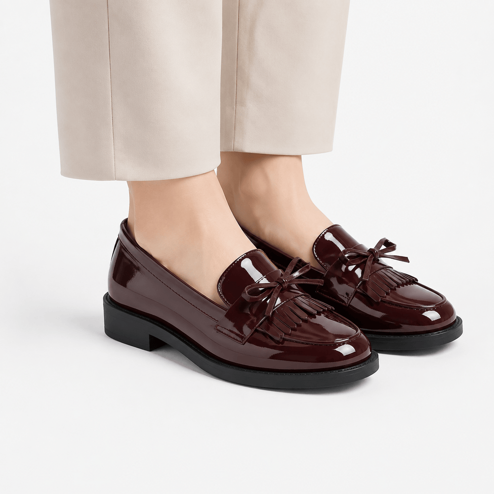 Comptoir du Mocassin Mocassins Femme en cuir verni Bordeaux à pompon et nœud