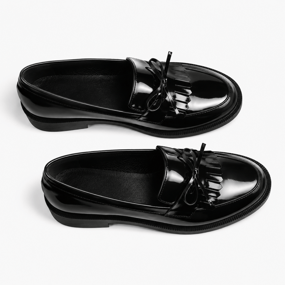 Comptoir du Mocassin Mocassins femme en cuir verni noir à pompon et nœud