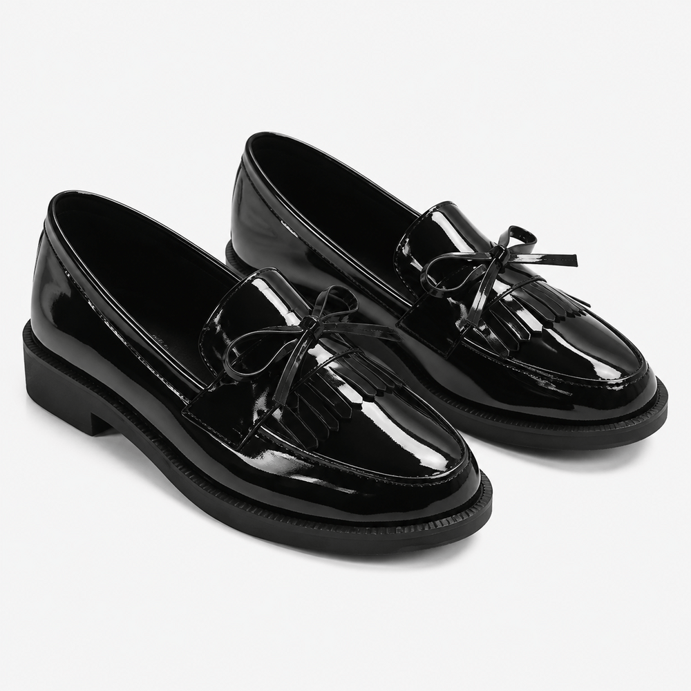 Comptoir du Mocassin Mocassins femme en cuir verni noir à pompon et nœud
