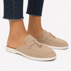 Comptoir du Mocassin Mocassins plats femme sable à boucle et pompon